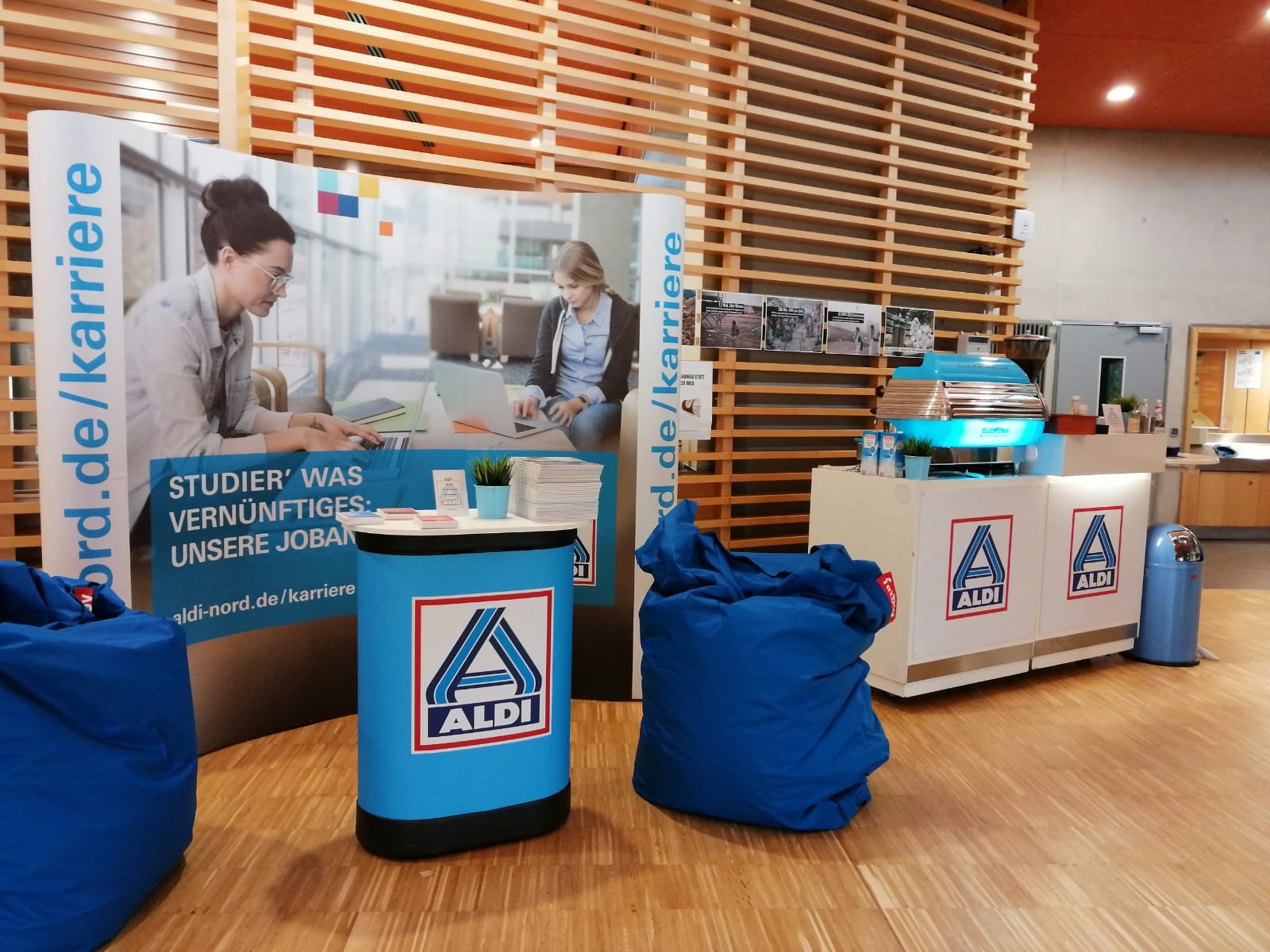 Karriere- und Promotionstand auf dem Campus