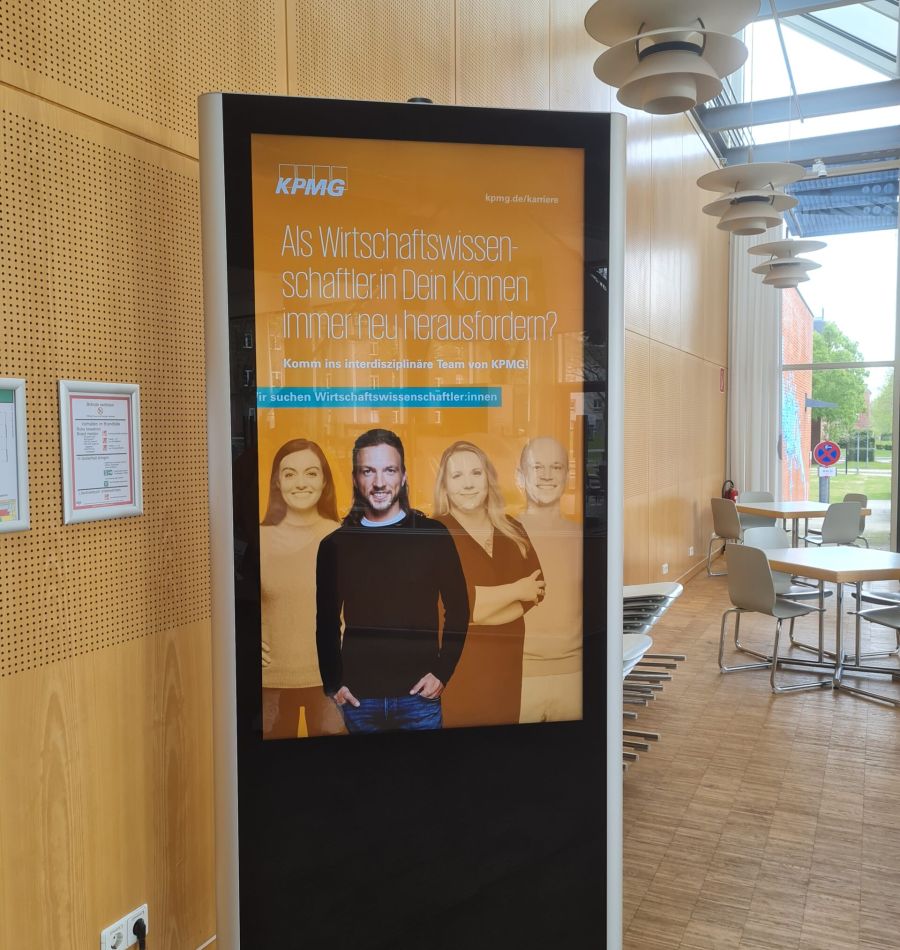 Digatale Werbetafel in der Mensa der Uni Lueneburg